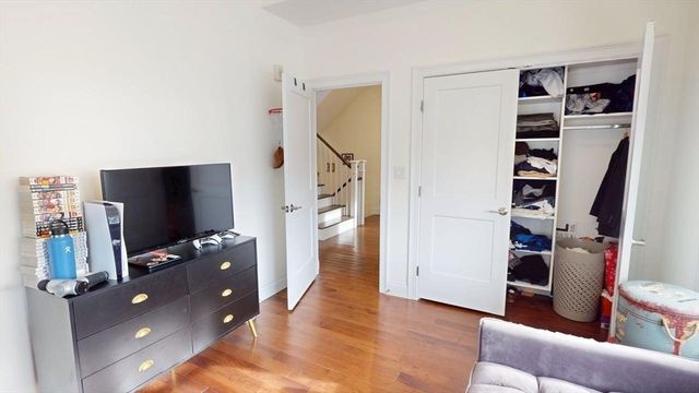 4 Market St TH, Cambridge, MA 02139