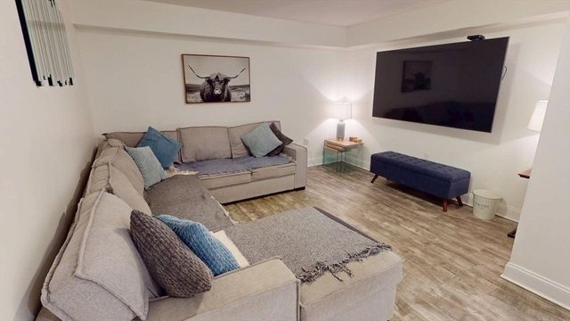 4 Market St TH, Cambridge, MA 02139