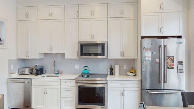 4 Market St TH, Cambridge, MA 02139