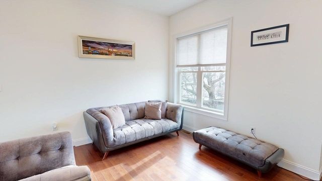 4 Market St TH, Cambridge, MA 02139