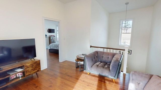 4 Market St TH, Cambridge, MA 02139