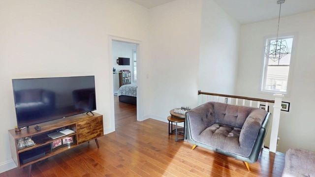 4 Market St TH, Cambridge, MA 02139