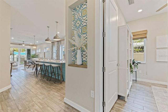 1421 14TH STREET N, St Petersburg, FL 33704