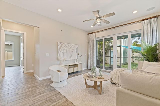 1421 14TH STREET N, St Petersburg, FL 33704
