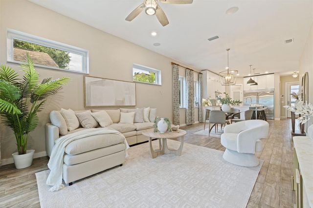 1421 14TH STREET N, St Petersburg, FL 33704