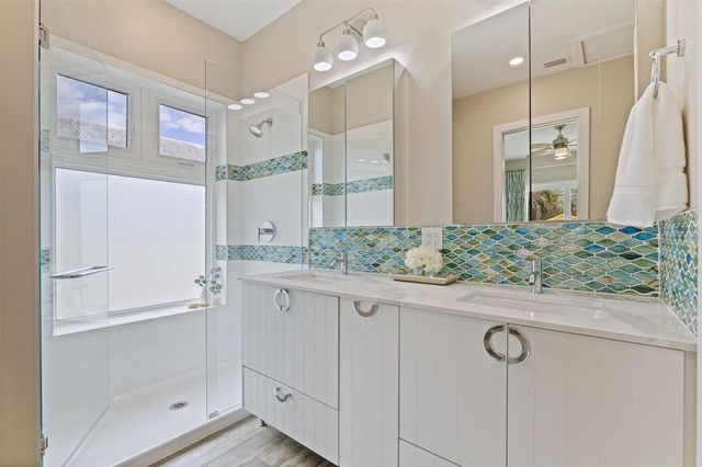 1421 14TH STREET N, St Petersburg, FL 33704