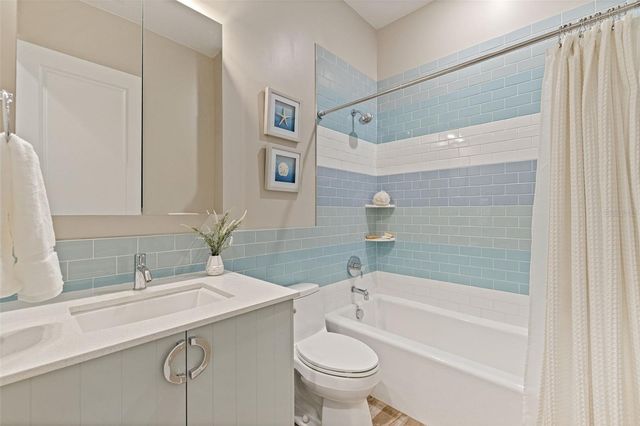 1421 14TH STREET N, St Petersburg, FL 33704