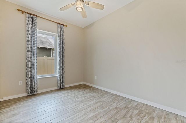 1421 14TH STREET N, St Petersburg, FL 33704