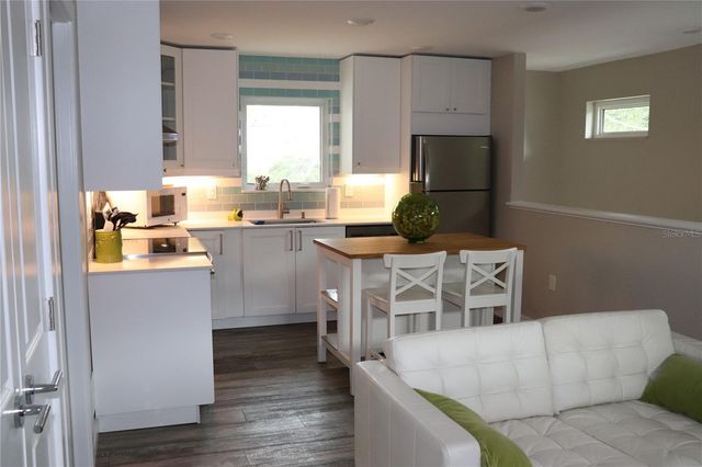 1421 14TH STREET N, St Petersburg, FL 33704