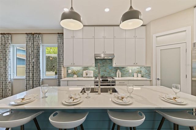 1421 14TH STREET N, St Petersburg, FL 33704