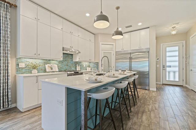 1421 14TH STREET N, St Petersburg, FL 33704