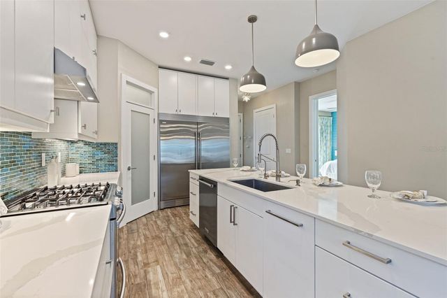 1421 14TH STREET N, St Petersburg, FL 33704