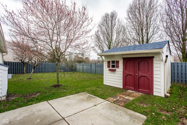 8122 Sand Ridge Circle, Indianapolis, IN 46237