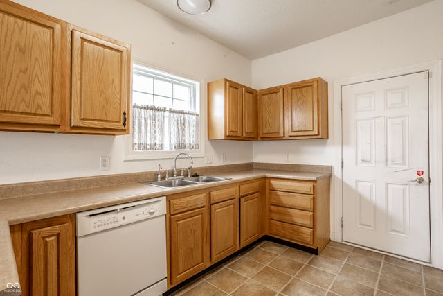 8122 Sand Ridge Circle, Indianapolis, IN 46237