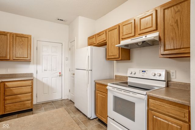 8122 Sand Ridge Circle, Indianapolis, IN 46237