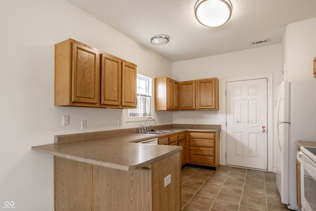 8122 Sand Ridge Circle, Indianapolis, IN 46237