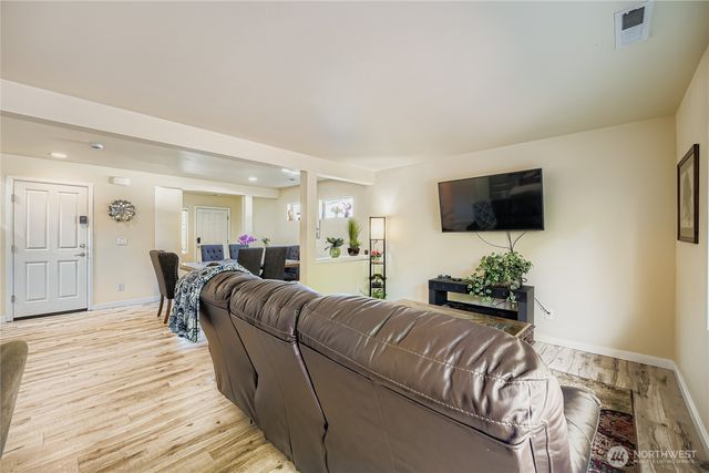 3971 E Roosevelt Avenue, Tacoma, WA 98404