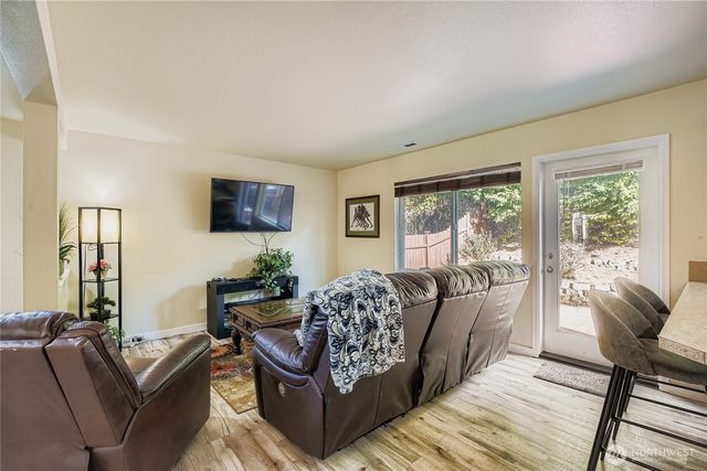 3971 E Roosevelt Avenue, Tacoma, WA 98404