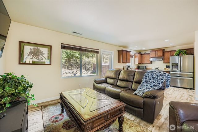 3971 E Roosevelt Avenue, Tacoma, WA 98404