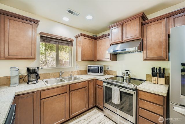 3971 E Roosevelt Avenue, Tacoma, WA 98404