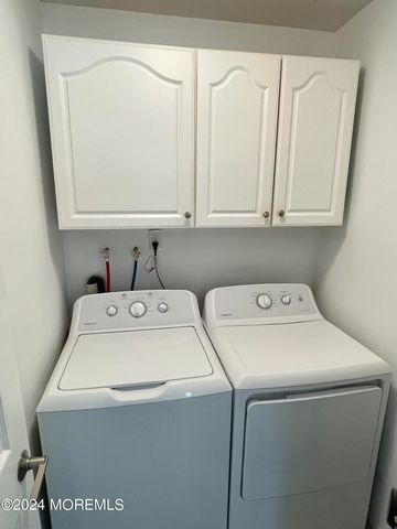 175 Amberly Drive A, Manalapan, NJ 07726