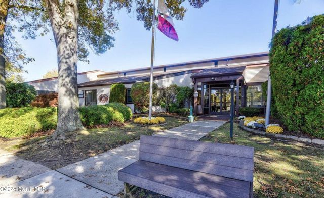 175 Amberly Drive A, Manalapan, NJ 07726