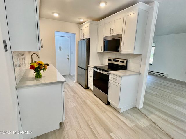 175 Amberly Drive A, Manalapan, NJ 07726