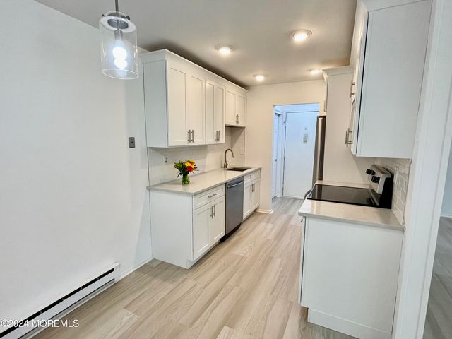 175 Amberly Drive A, Manalapan, NJ 07726