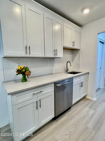 175 Amberly Drive A, Manalapan, NJ 07726