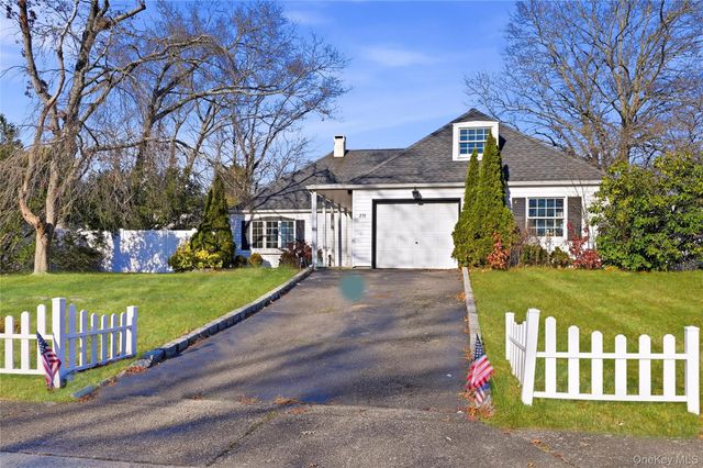 231 Sunflower Lane, Islandia, NY 11749