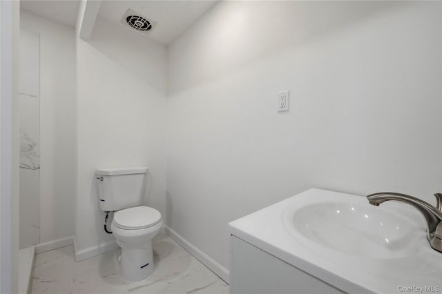 231 Sunflower Lane, Islandia, NY 11749