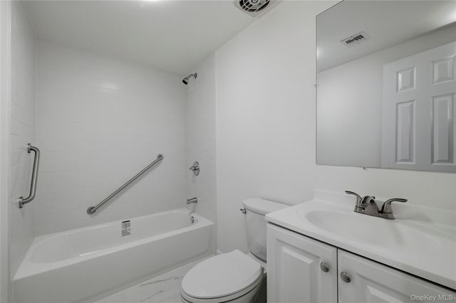 231 Sunflower Lane, Islandia, NY 11749