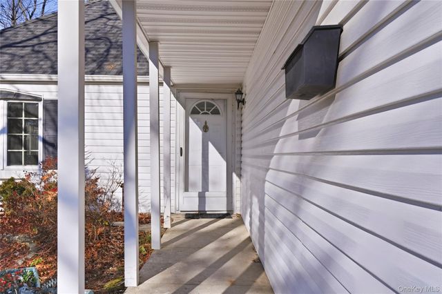 231 Sunflower Lane, Islandia, NY 11749