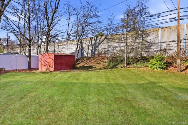 231 Sunflower Lane, Islandia, NY 11749