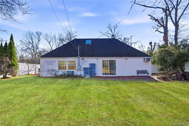 231 Sunflower Lane, Islandia, NY 11749