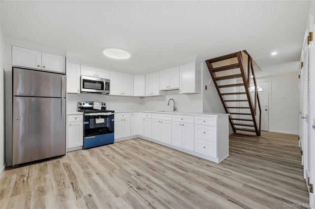 231 Sunflower Lane, Islandia, NY 11749