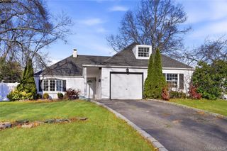 231 Sunflower Lane, Islandia, NY 11749