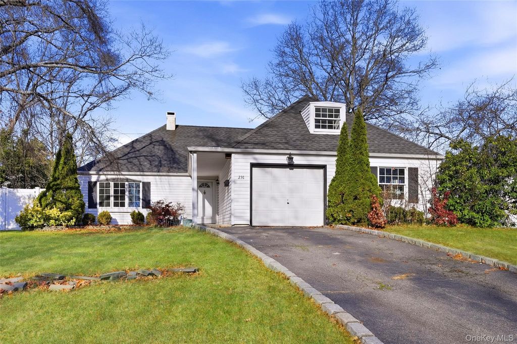 231 Sunflower Lane, Islandia, NY 11749