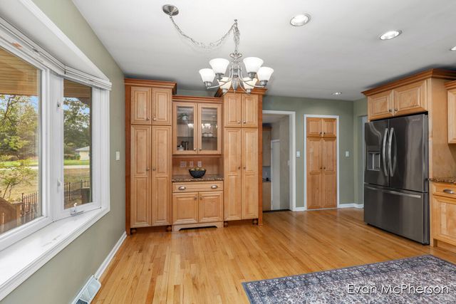 1665 Bayview Drive, Norton Shores, MI 49441