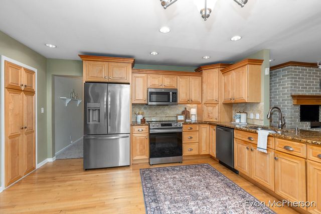 1665 Bayview Drive, Norton Shores, MI 49441