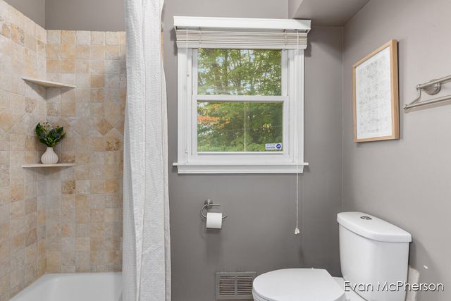 1665 Bayview Drive, Norton Shores, MI 49441