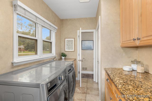 1665 Bayview Drive, Norton Shores, MI 49441