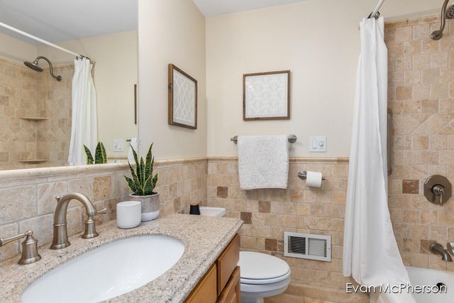 1665 Bayview Drive, Norton Shores, MI 49441