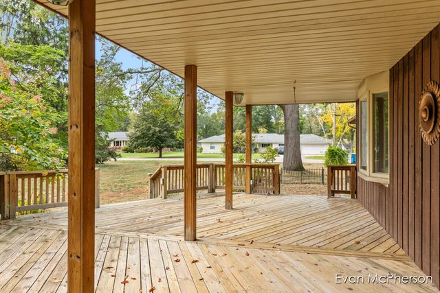 1665 Bayview Drive, Norton Shores, MI 49441