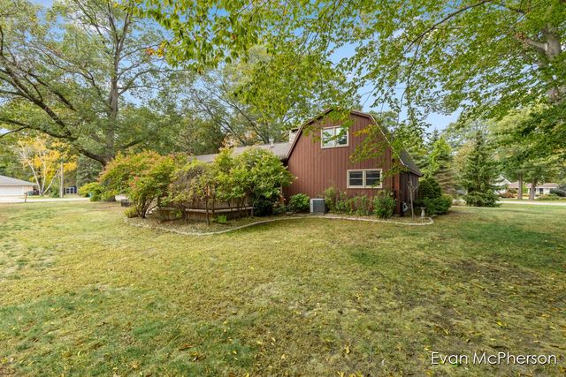 1665 Bayview Drive, Norton Shores, MI 49441