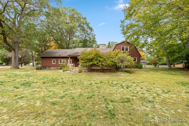 1665 Bayview Drive, Norton Shores, MI 49441