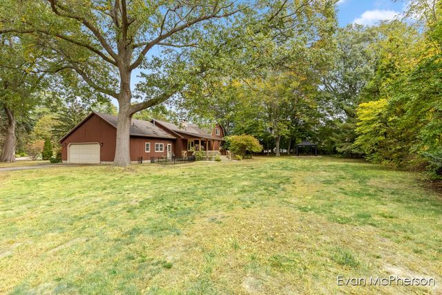 1665 Bayview Drive, Norton Shores, MI 49441