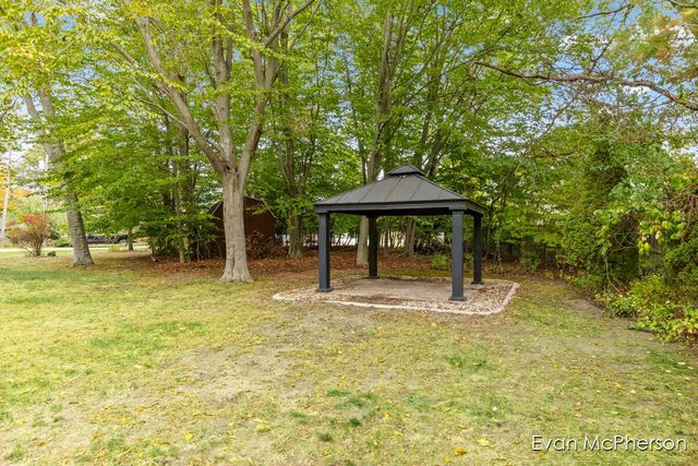 1665 Bayview Drive, Norton Shores, MI 49441