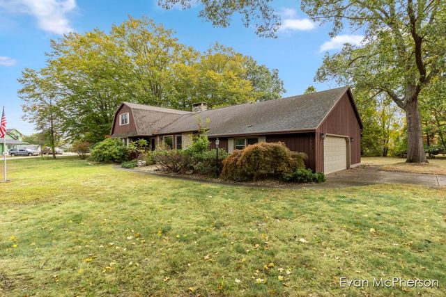 1665 Bayview Drive, Norton Shores, MI 49441