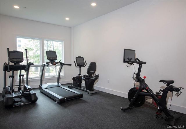 8 Boulevard W PH2, Pelham, NY 10803